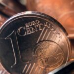 „Eurobarometras“: daugiau kaip trys ketvirtadaliai lietuvių pritaria apvalinimui atsiskaitant grynaisiais pinigais